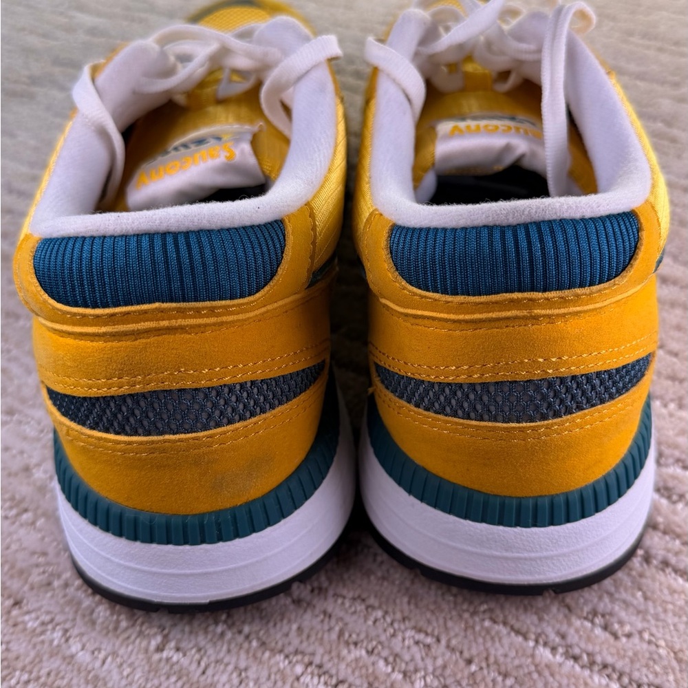 Like New Saucony Azura Sneaker - Picture 4 of 16